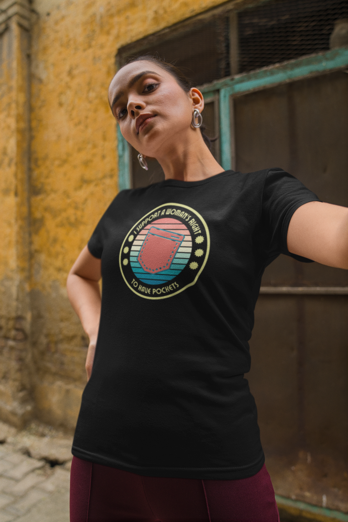 I Support a Woman’s Right to Have Pockets – Retro Tee