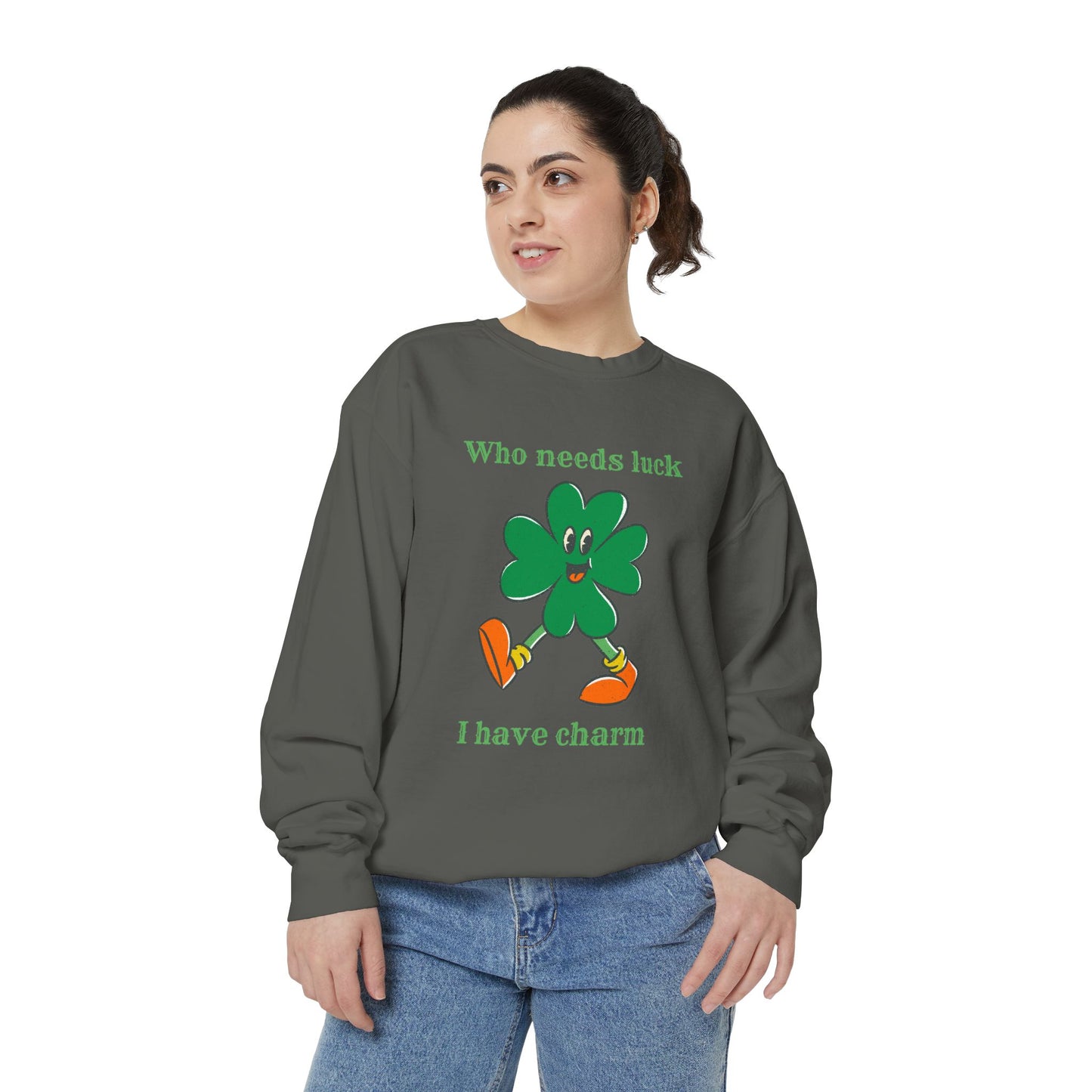 "I Have Charm" Relaxed Fit Sweatshirt – Smiling Shamrock Graphic