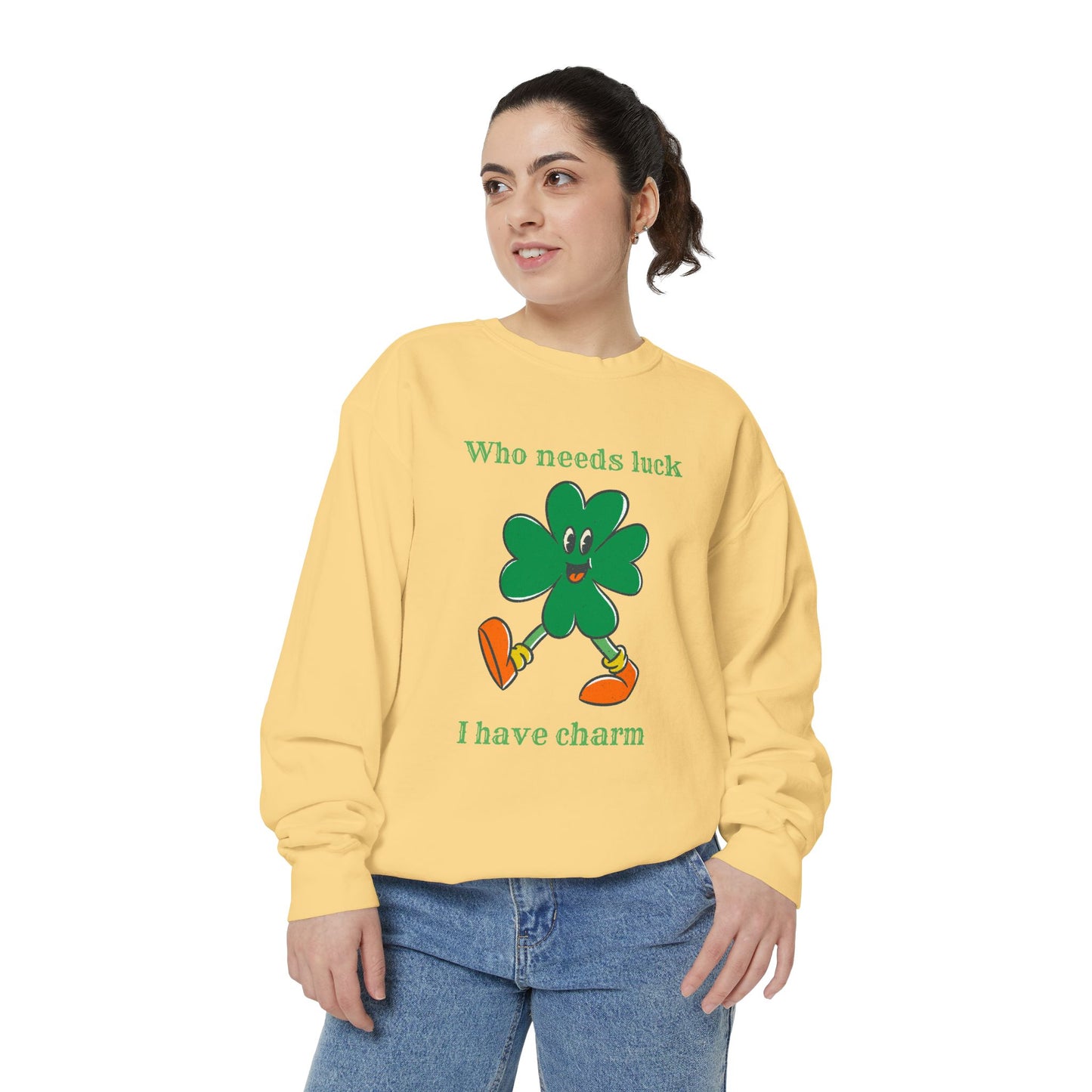 "I Have Charm" Relaxed Fit Sweatshirt – Smiling Shamrock Graphic