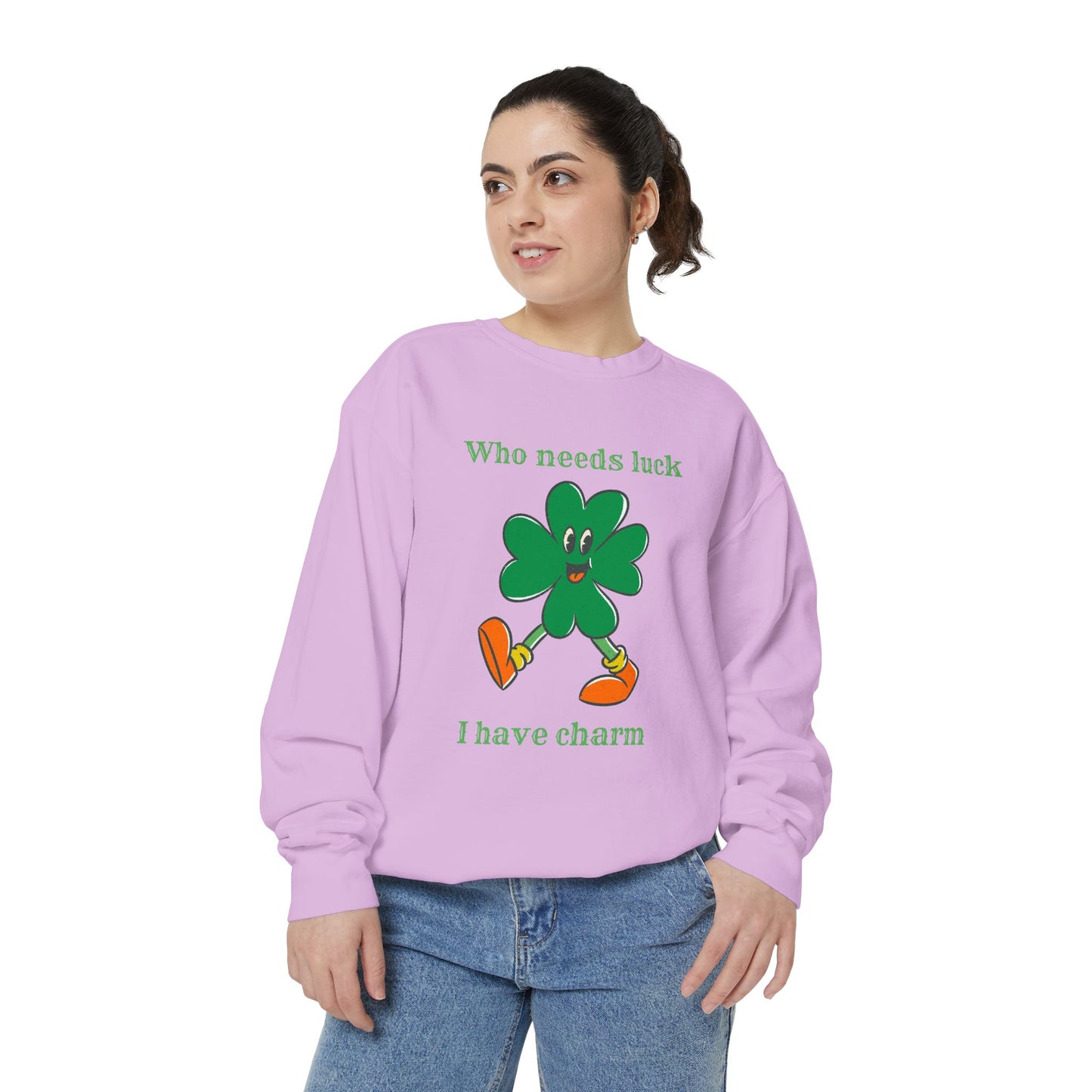 "I Have Charm" Relaxed Fit Sweatshirt – Smiling Shamrock Graphic
