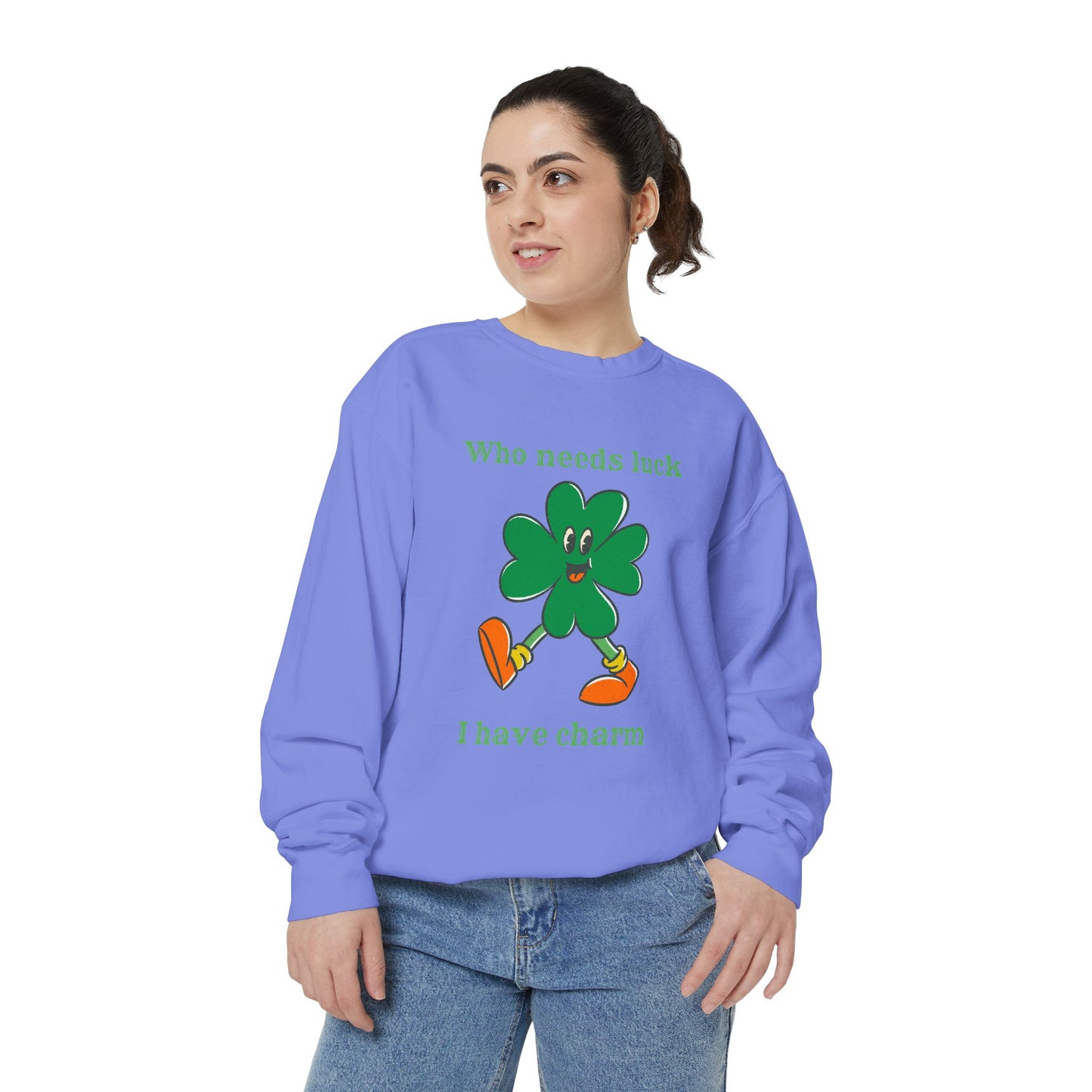 "I Have Charm" Relaxed Fit Sweatshirt – Smiling Shamrock Graphic