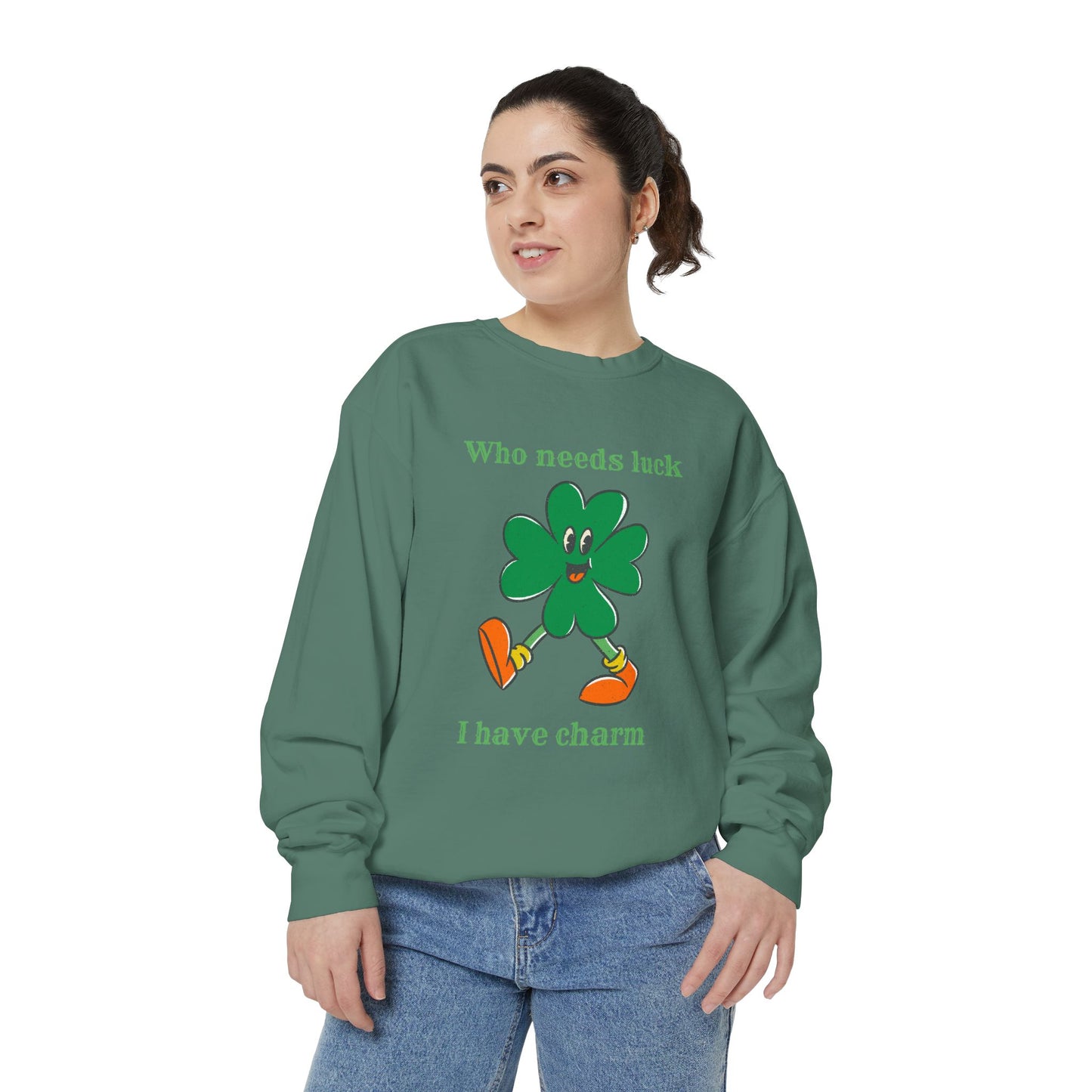 "I Have Charm" Relaxed Fit Sweatshirt – Smiling Shamrock Graphic