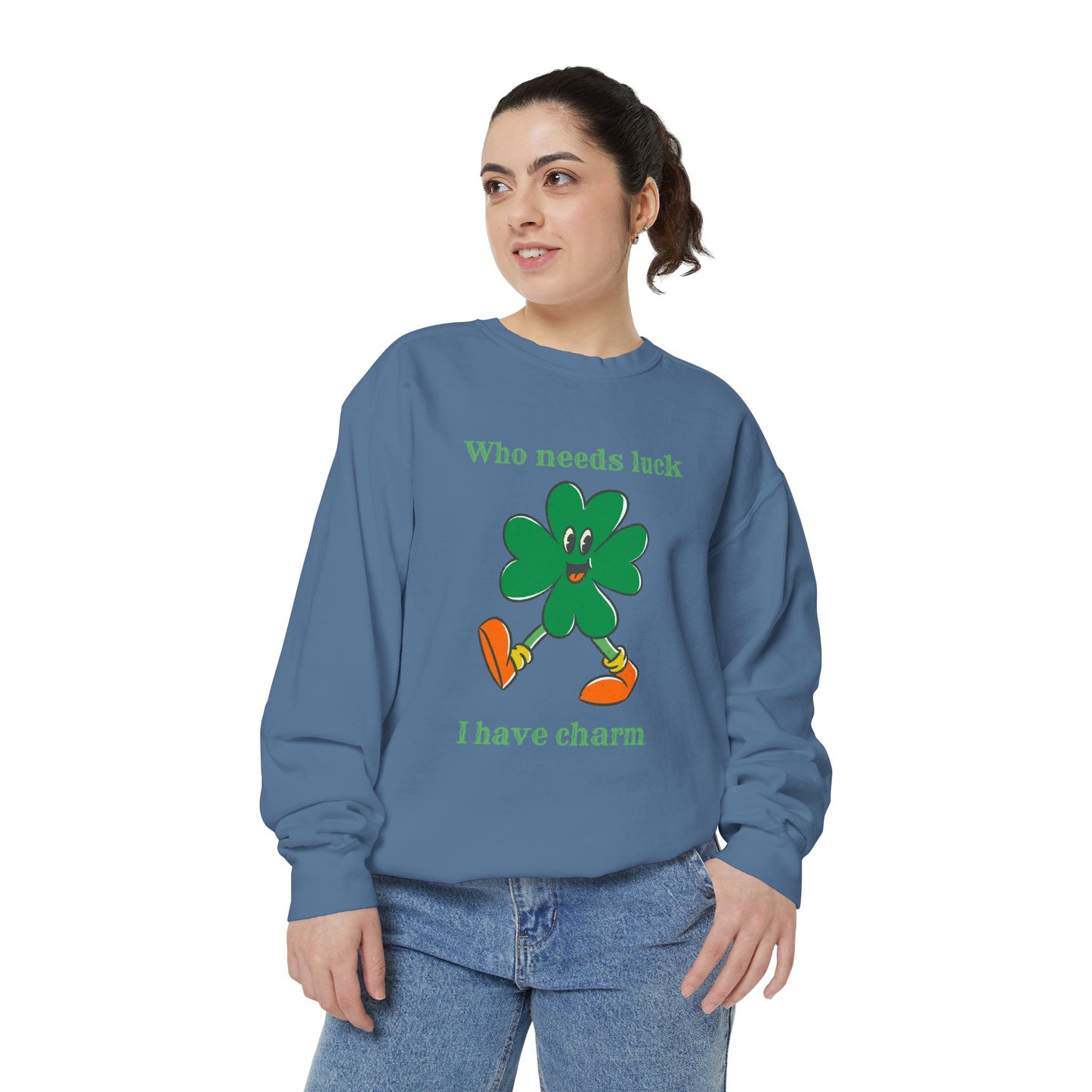 "I Have Charm" Relaxed Fit Sweatshirt – Smiling Shamrock Graphic