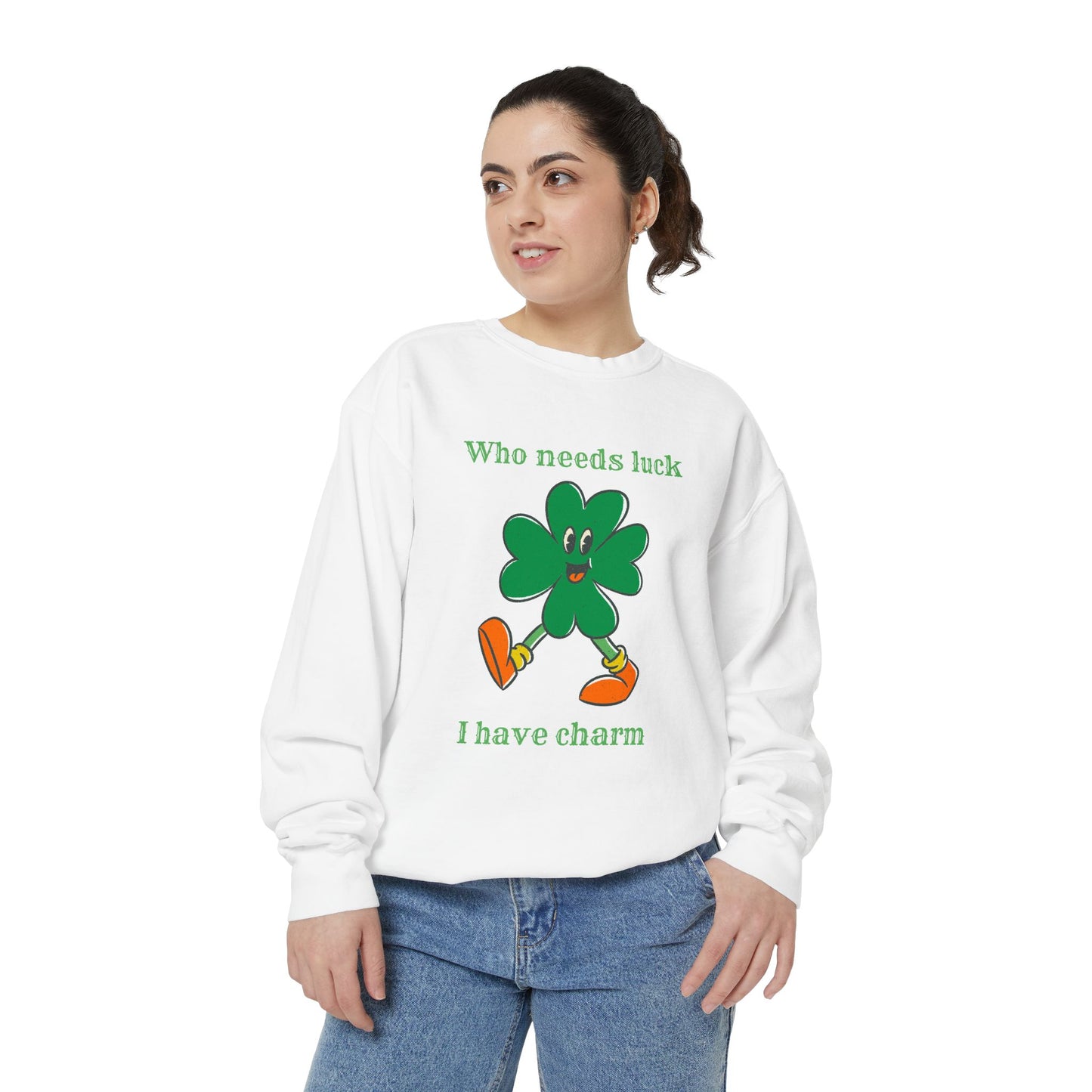 "I Have Charm" Relaxed Fit Sweatshirt – Smiling Shamrock Graphic