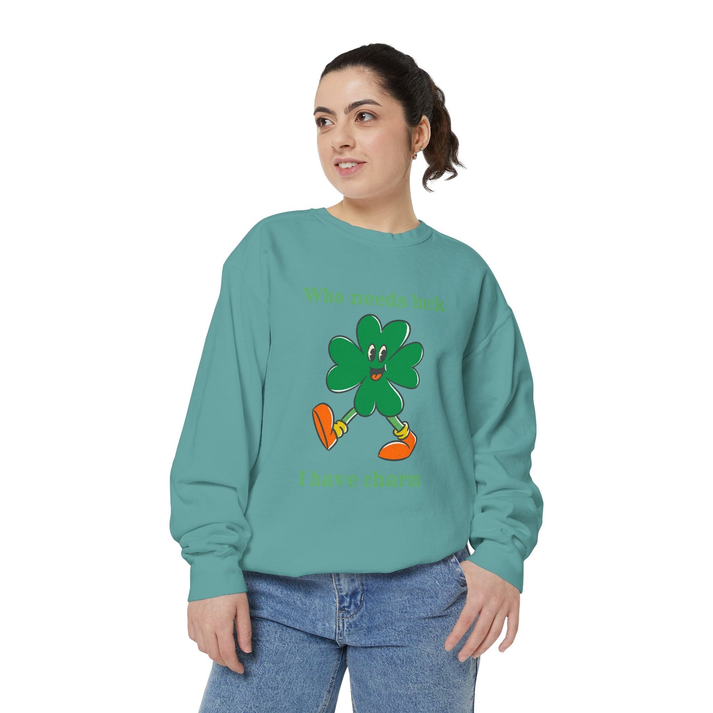 "I Have Charm" Relaxed Fit Sweatshirt – Smiling Shamrock Graphic